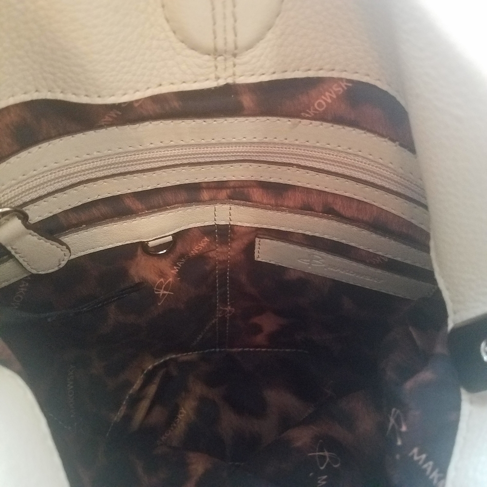 B Makowsky Crossbody - Picture 9 of 15